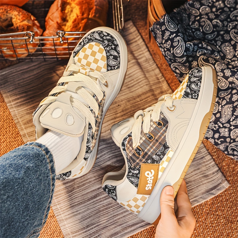 

Summer Skateboarding Casual Low Top Sneakers For Men And Women, Fashion Skate Shoes With Solid Color Pattern, Lace Closure, Universal Fit, Pu Upper, Fabric Inner, Pu Sole And Insole