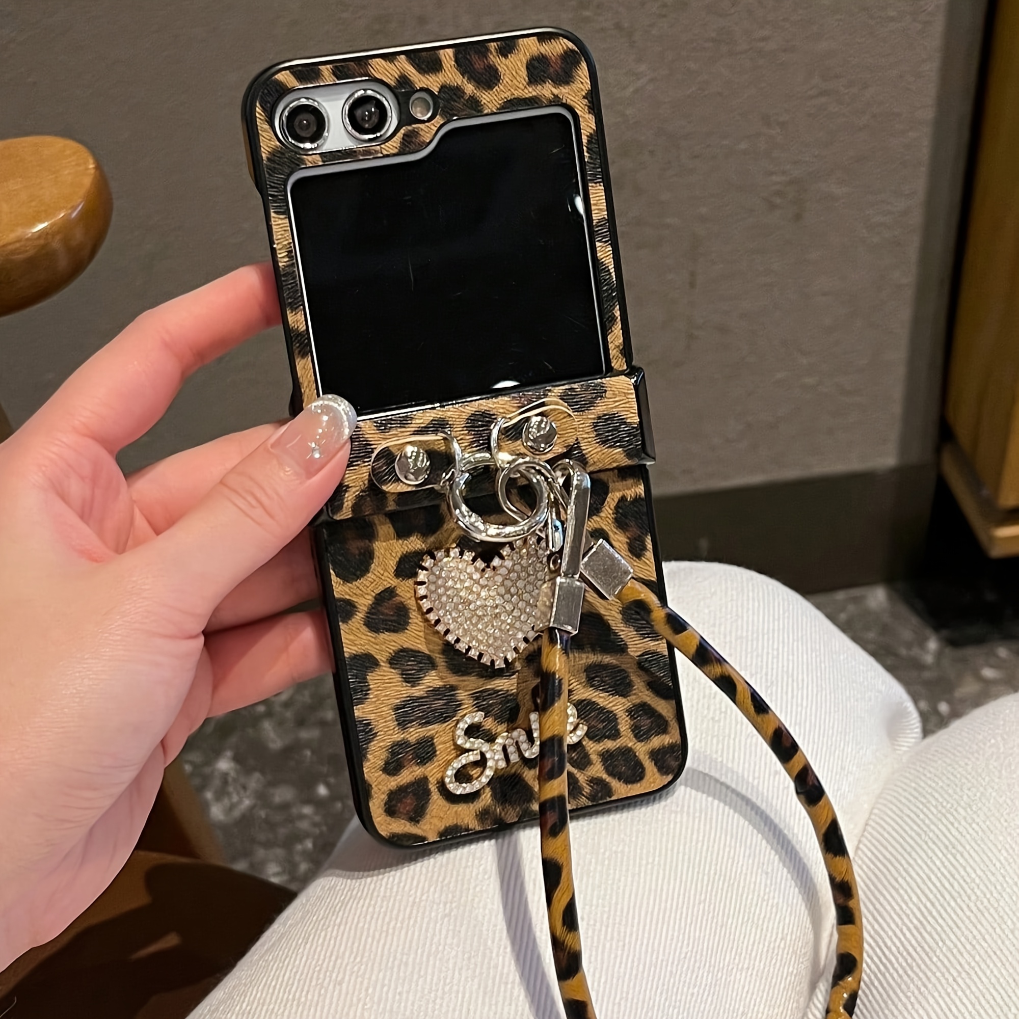 TEMU Phone Case - A Leopard Print Folding Phone Case With A Heart-shaped Design And A Bracelet, Compatible With Galaxy Z Flip Models 3