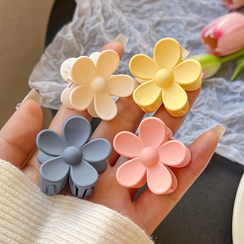 

4pcs Cute Sweet Matte Solid Color Flower Hair Clips Set, Plastic Shark Clips, Hair Grips For Women, Random Colors