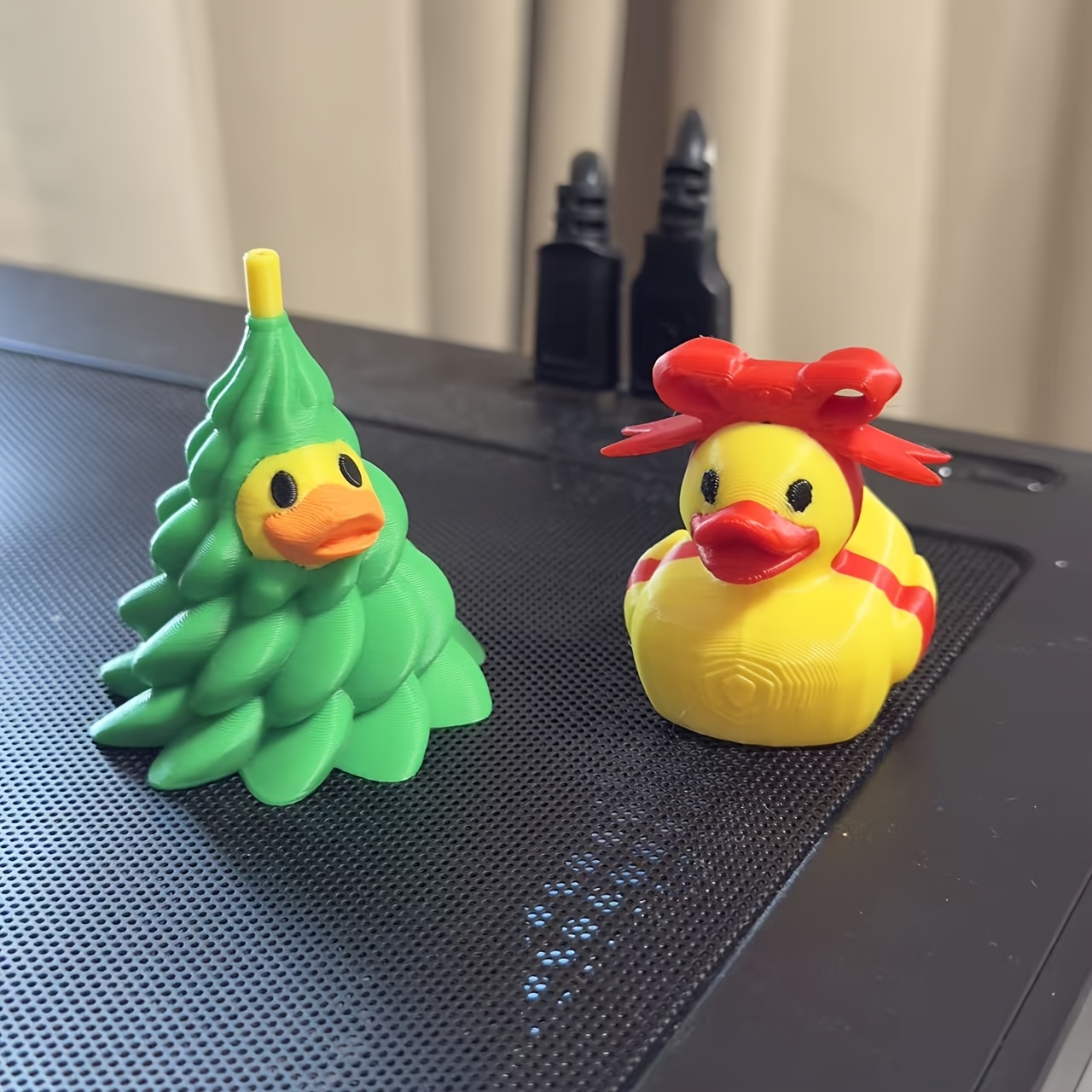 Image of Holiday Decorative Sculpture, Cute Christmas Duck, Gift Duck, Desktop Ornament, Festive Decoration For Halloween Thanksgiving Christmas Decorations Collectible Figurines