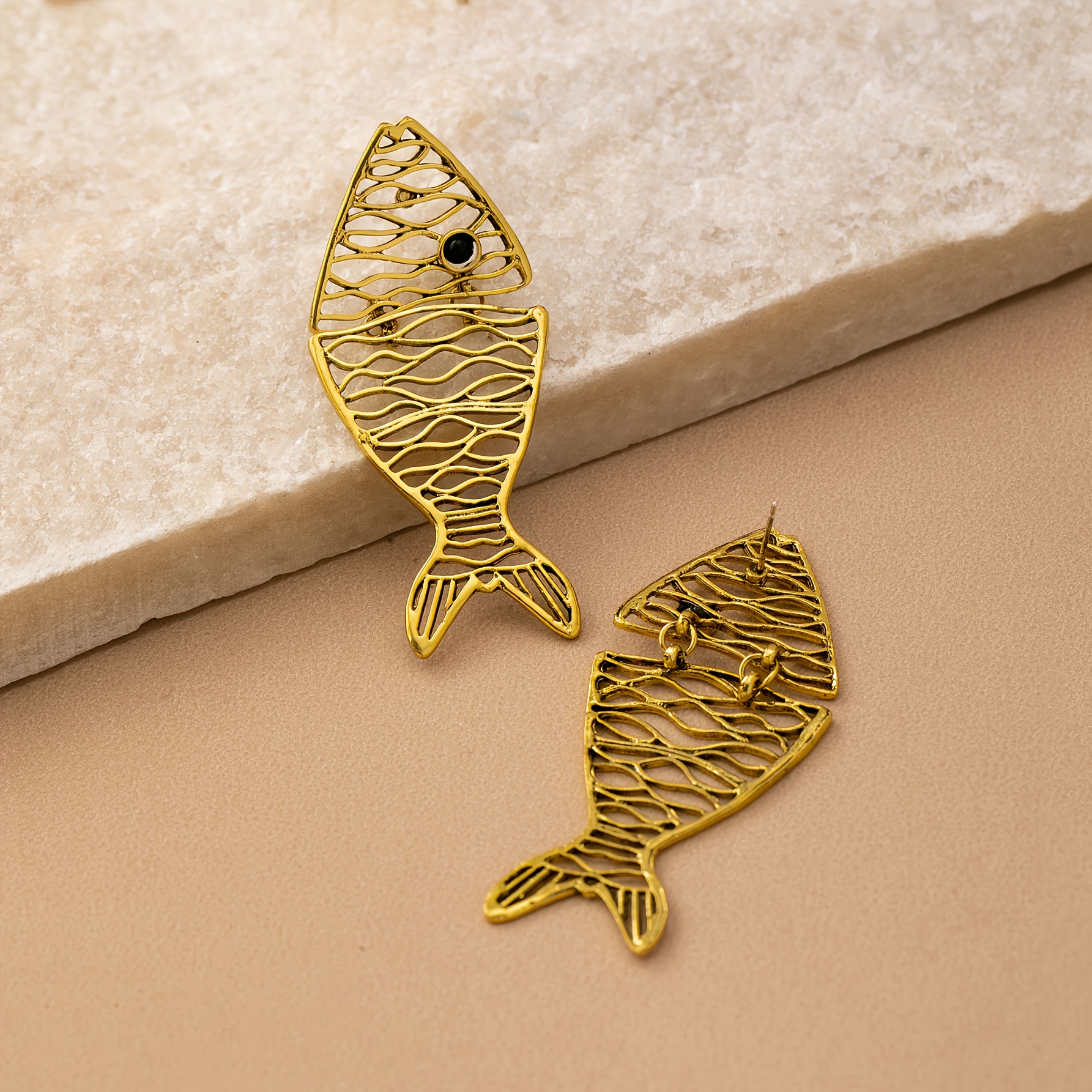 Minimalist Hollow-Out Linked Fish-Shaped Stud Earrings