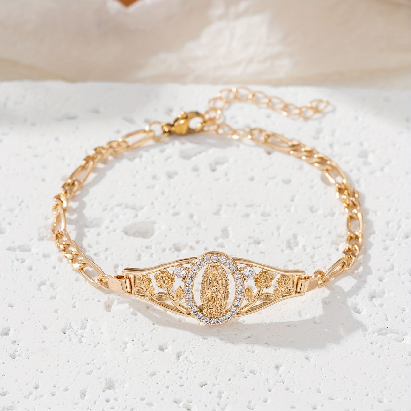 TEMU 1 bracelet de mode féminine, , facile et avec incrustation de synthétique, bracelet en chaîne métallique avec décoration de portrait de cœur