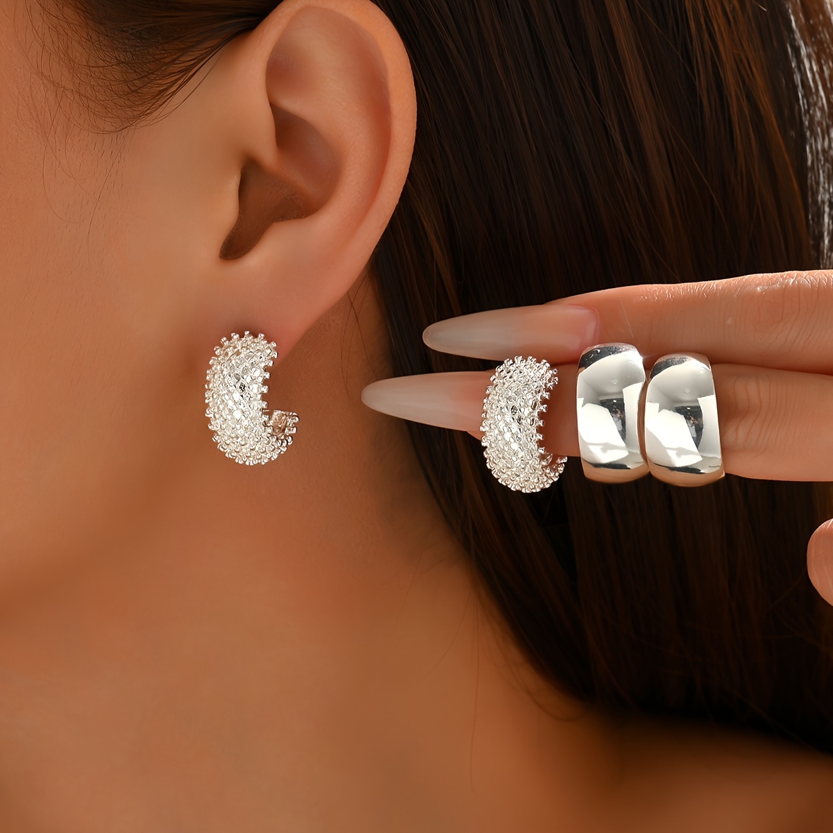 Image of A Set Of Of Grid Smooth, Fashionable, Retro, High-end And Lightweight Earrings