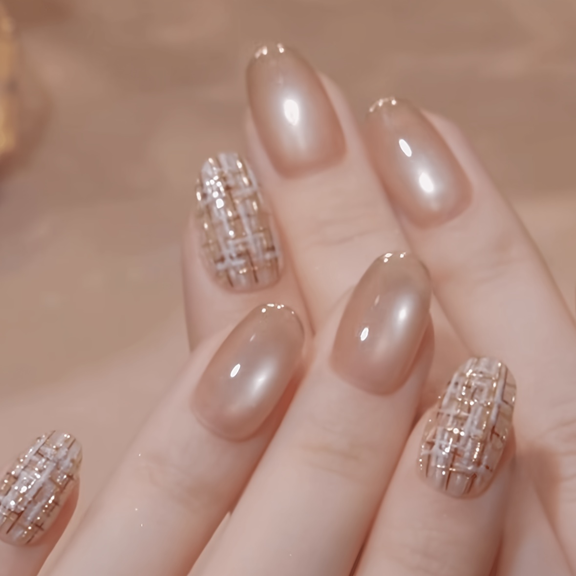 TEMU 10pcs Short Oval Shape Press-on Nails Nude, Golden Tweed Plaid Shiny Perfectly Fake Nails Kit Full Cover False Nails, Includes 1 Sheet Adhesive