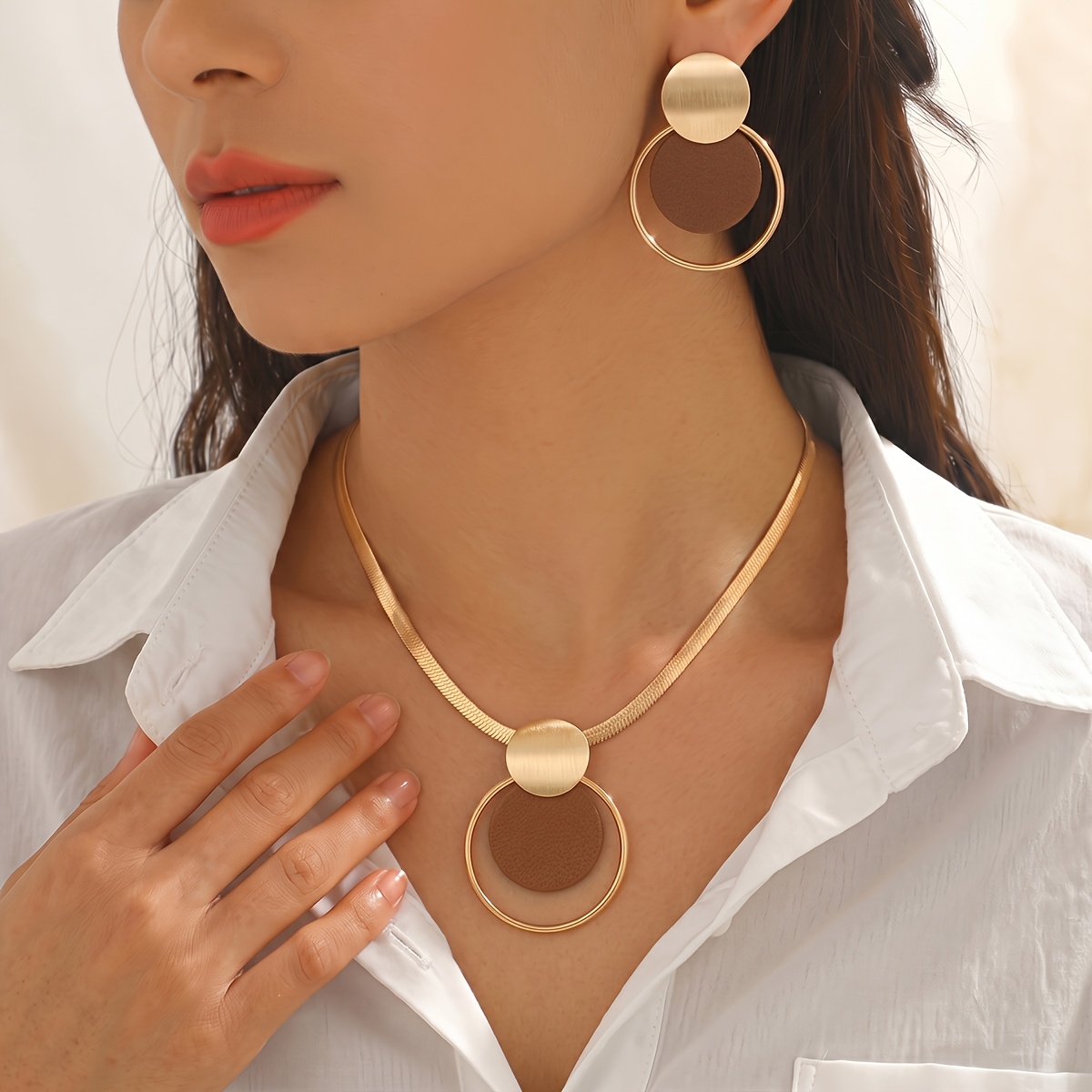 TEMU Conjunto de joyería para mujer de 3 piezas: collar y aretes de botón, estilo metálico moderno y geométrico, placa cepillada hueca, diseño
