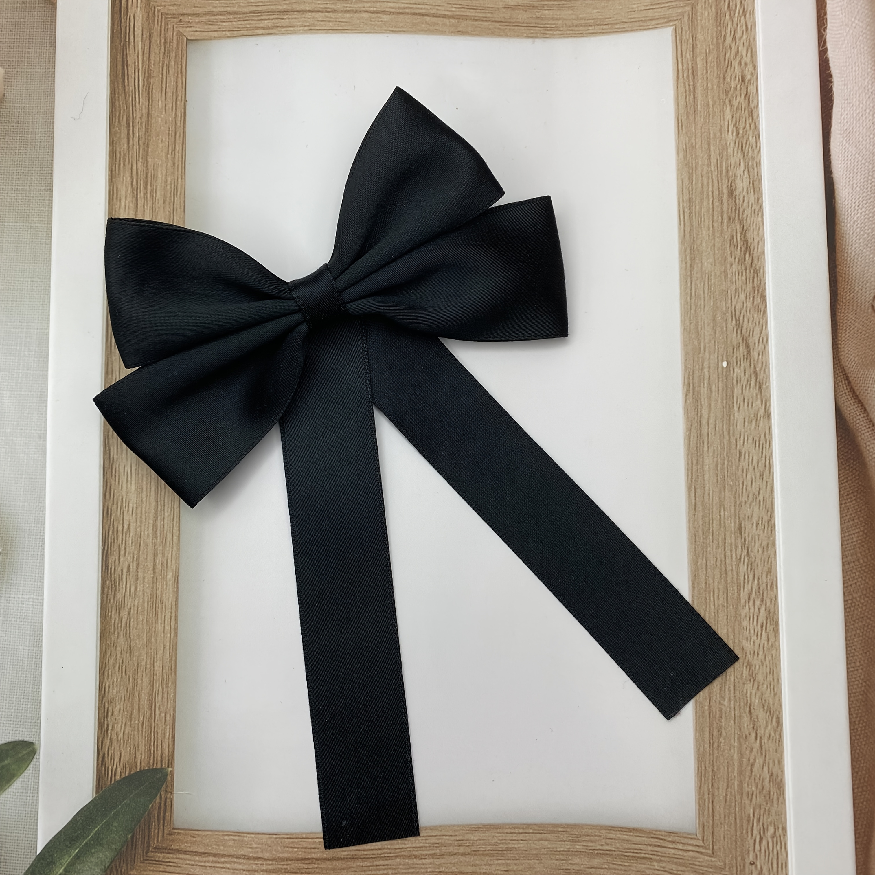 A Simple And Elegant Shirt Bow Tie Accessory, Featuring A Solid Color And A Sweet, Academic Style. Suitable For Men And Women.