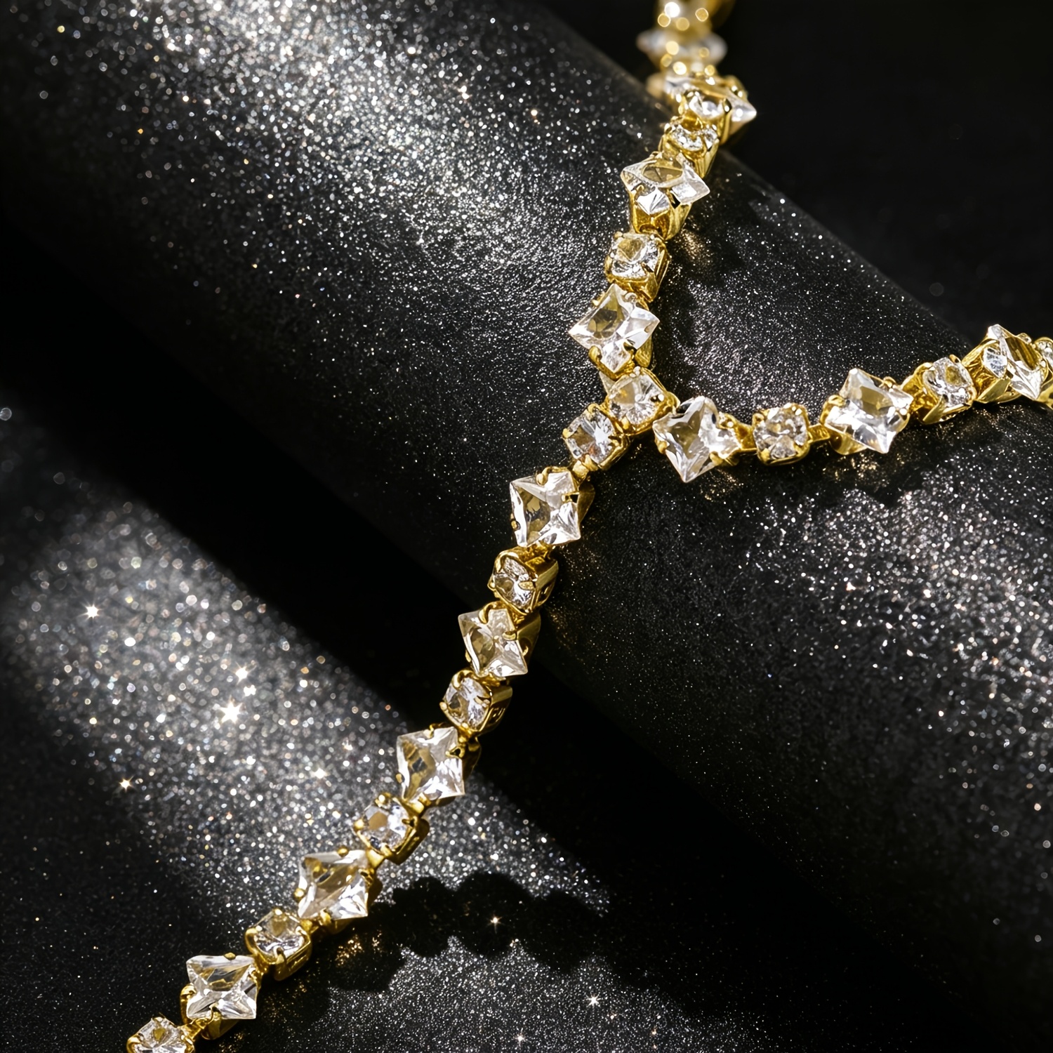 Exquisite Light Luxury Cubic Zirconia-set Finger Bracelet