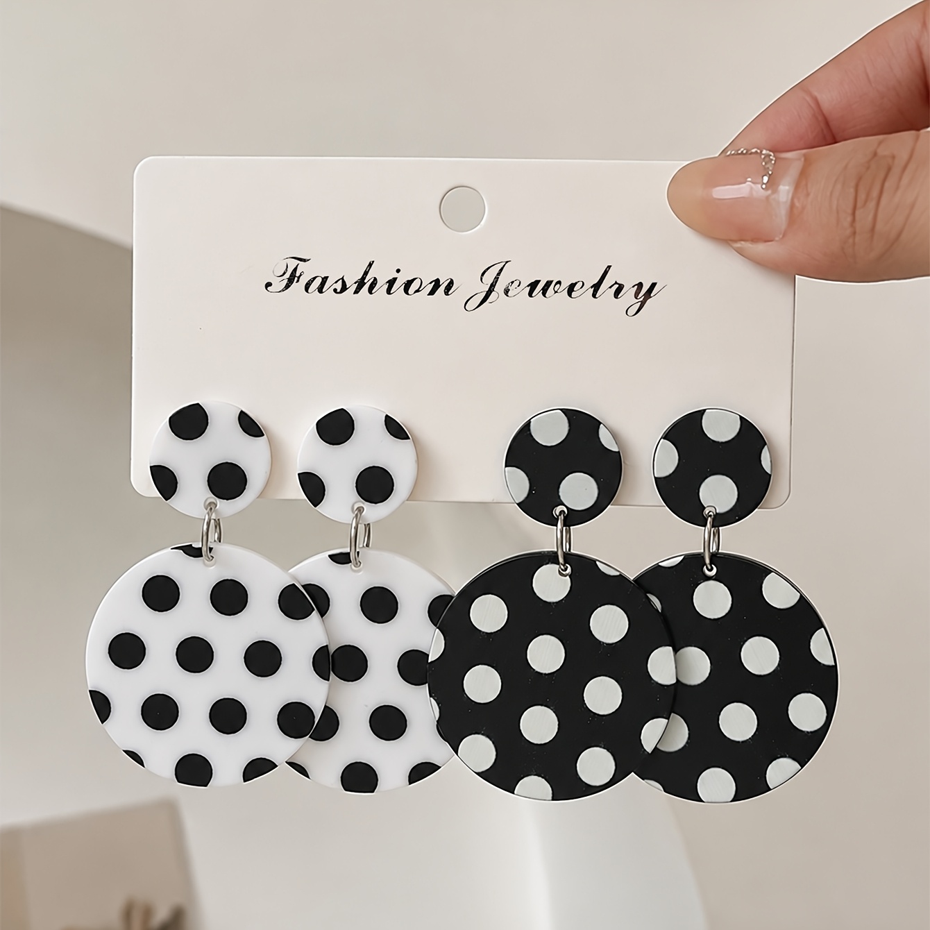 TEMU /set Fashionable Elegant Black And White Polka Dot Earrings, Suitable For Daily Life, Banquets/parties, Travel, Vacation, Daily Commute,