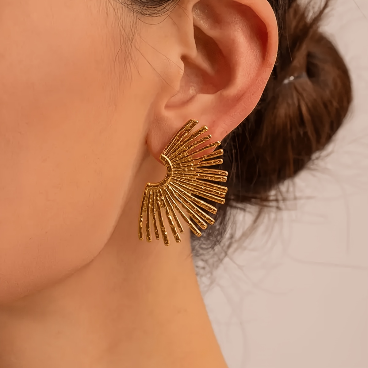 Image of 1 Pair Vintage Style Alloy Fan-shaped Statement Earrings For Women, Iron Post, Suitable For Parties And Banquets, Wear, Thanksgiving Gift