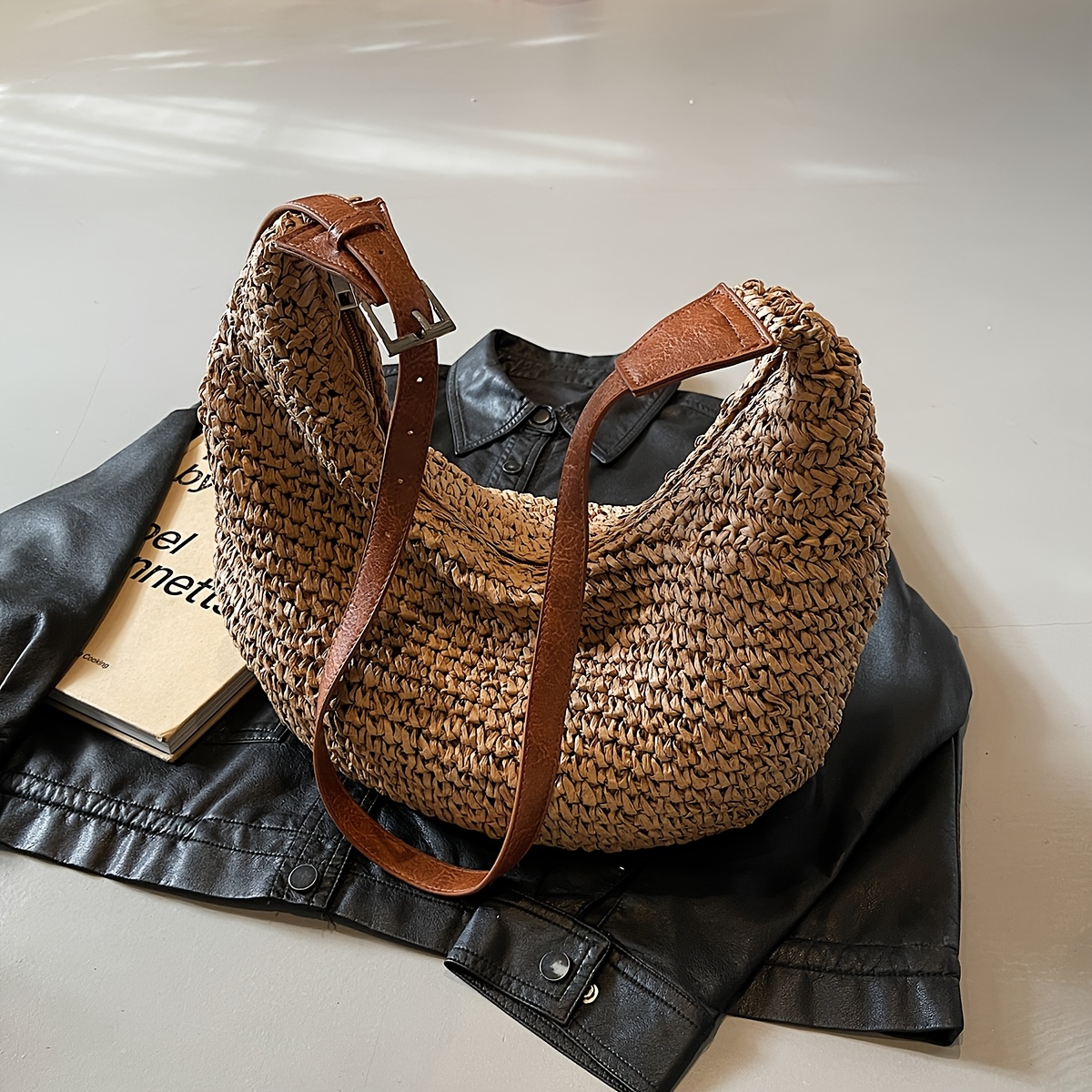 Fashionable And Versatile Solid-color Straw Bag For Vacation, Travel, Shopping, Commuting, And Camping. Worn As A Shoulder Bag Or Handheld. Simple, Casual, Multifunctional, And Spacious Women's Bag