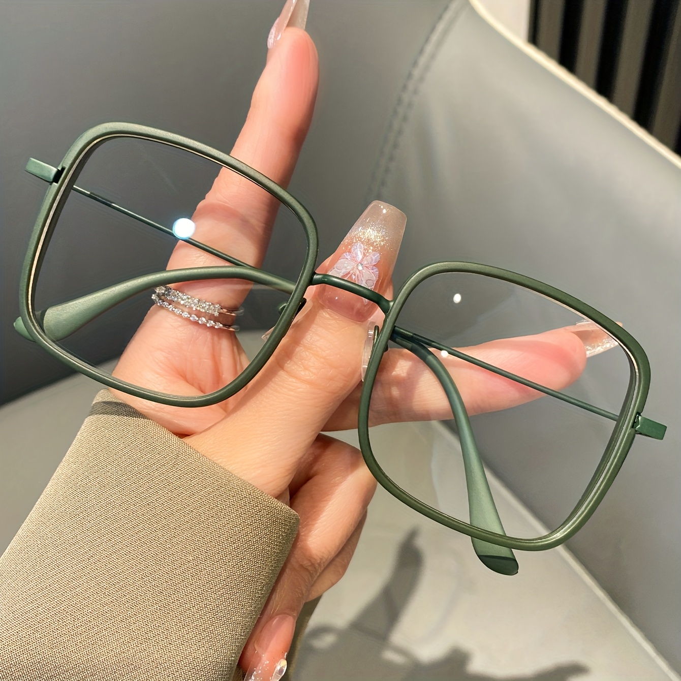 2d Flat - A Pair Of New Fashionable And Trendy Flat-lens Glasses, Style As On , Featuring Frame And High-quality Without Makeup