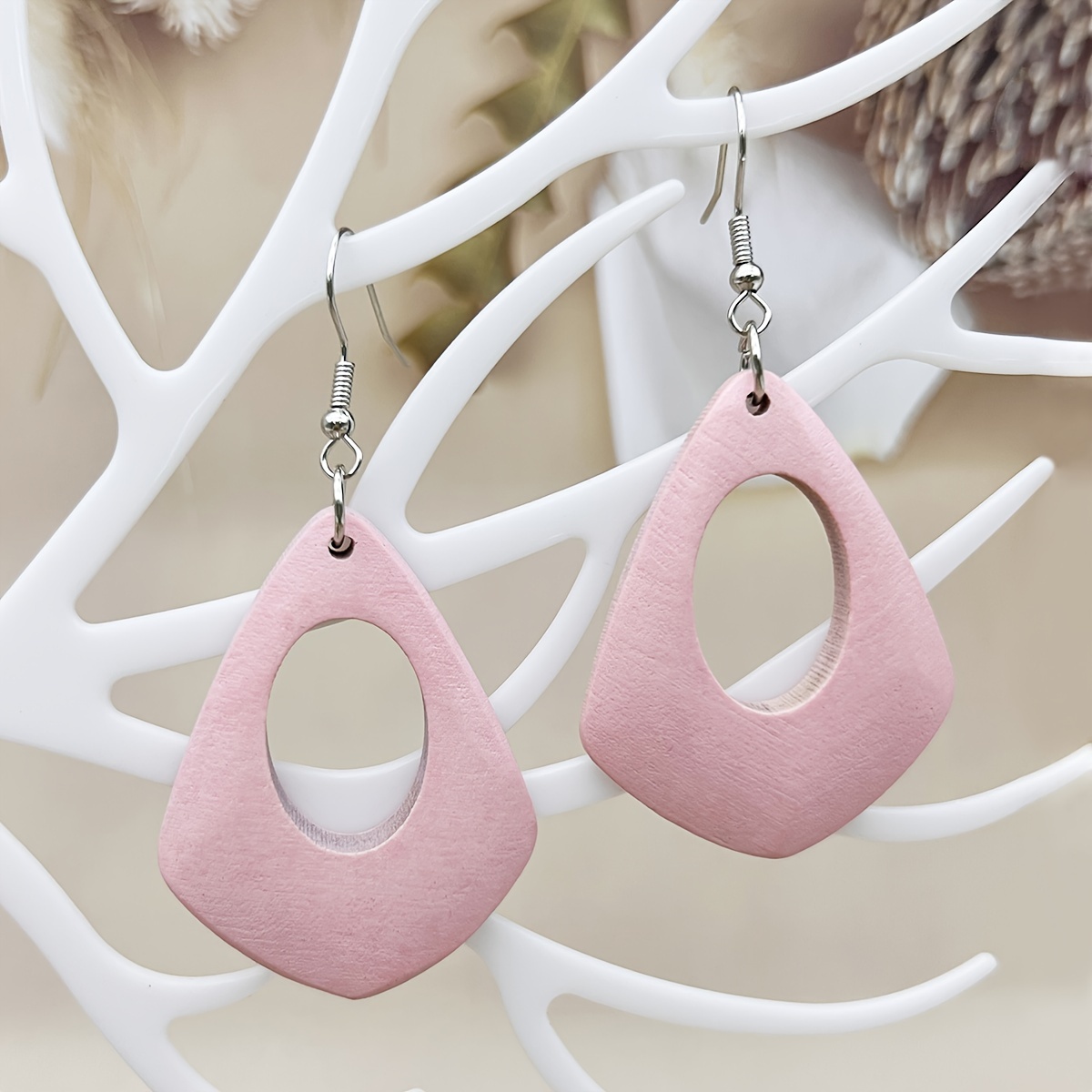 1 Pair Bohemian Wood Earrings For Women - Teardrop Dangle Ear Studs, Hollow-out Geometric Wood Ear Suitable For Vacation, Casual Attire, Style, Neutral Wood Grain