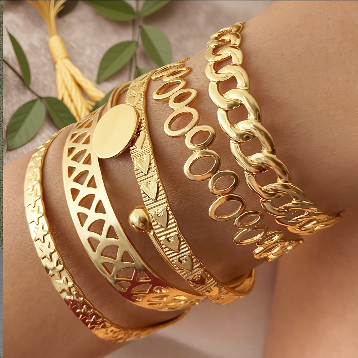 TEMU Set di 6 braccialetti aperti a C dorati traforati da donna, gioielli vintage adatti a tutti gli abiti, per feste, vacanze, , matrimoni,