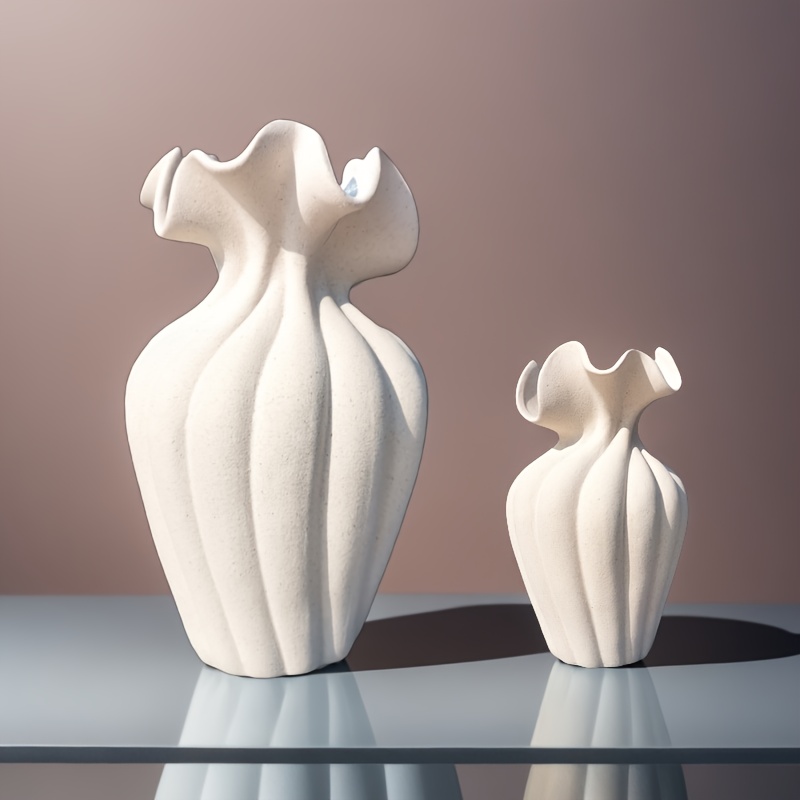 E-shop Eine 20 cm hohe, gestreifte Keramikvase mit Rüschen-Design, modische Form, Neuankömmling, geeignet für Blumenarrangements und Hydrokultur