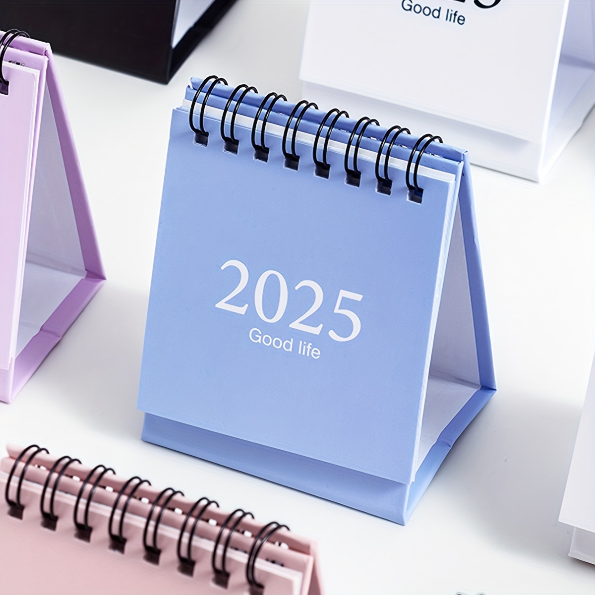 

2025 Desk Calendar: Daily Planner With Portable Design - English , Paper Material, School And Office