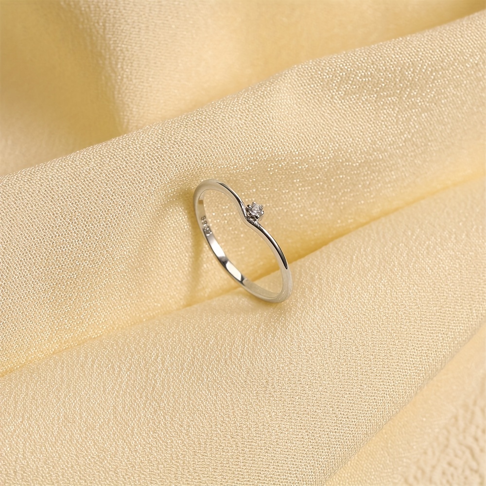 925 Silver V-shaped Synthetic Zirconium Women's Ring