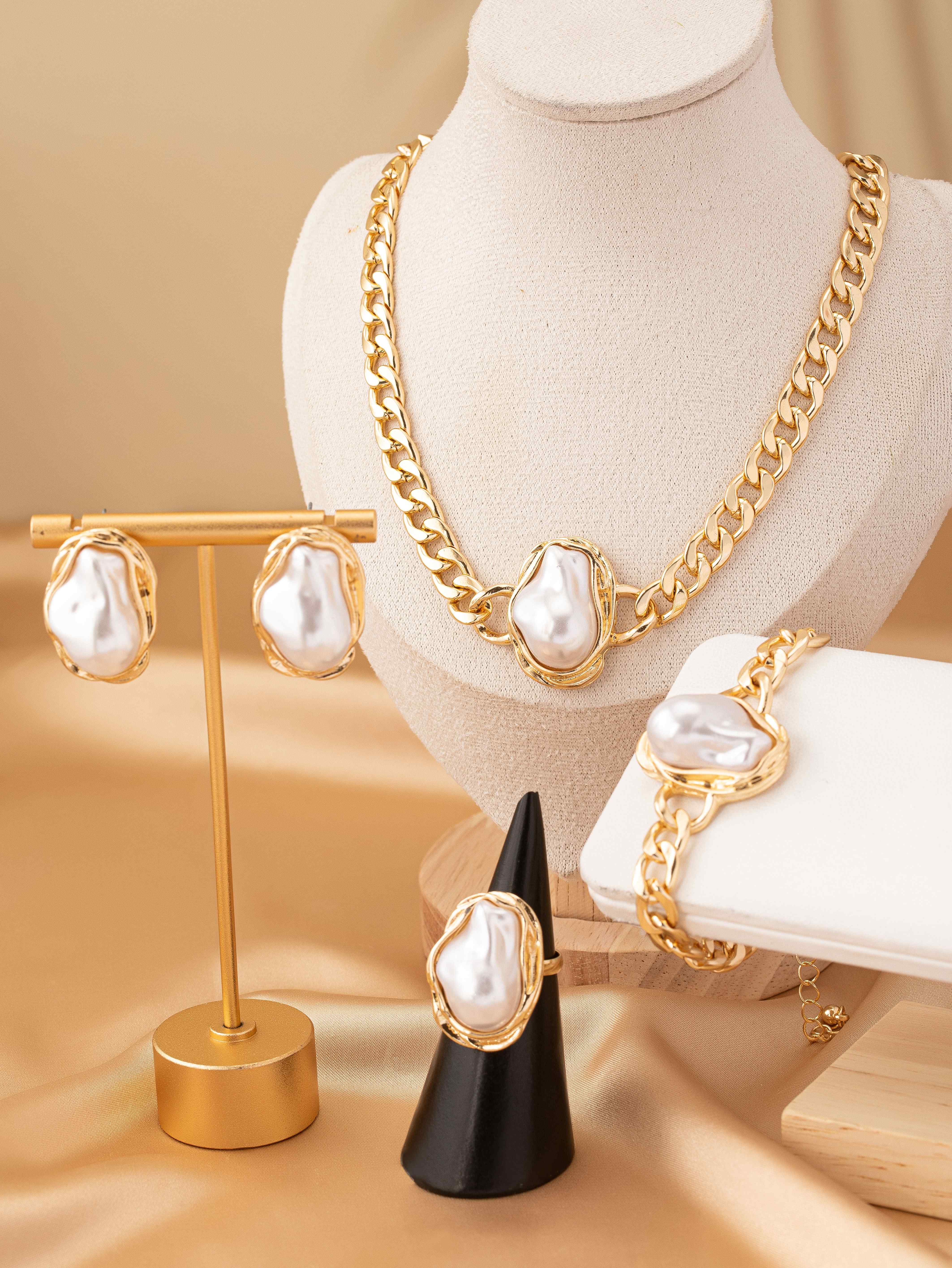 Vintage-Inspired Women's Jewelry Set: Faux Pearl Pendant Necklace, Bracelet & Earrings - Chic Plastic Pearl Accents for Casual Attire details 3