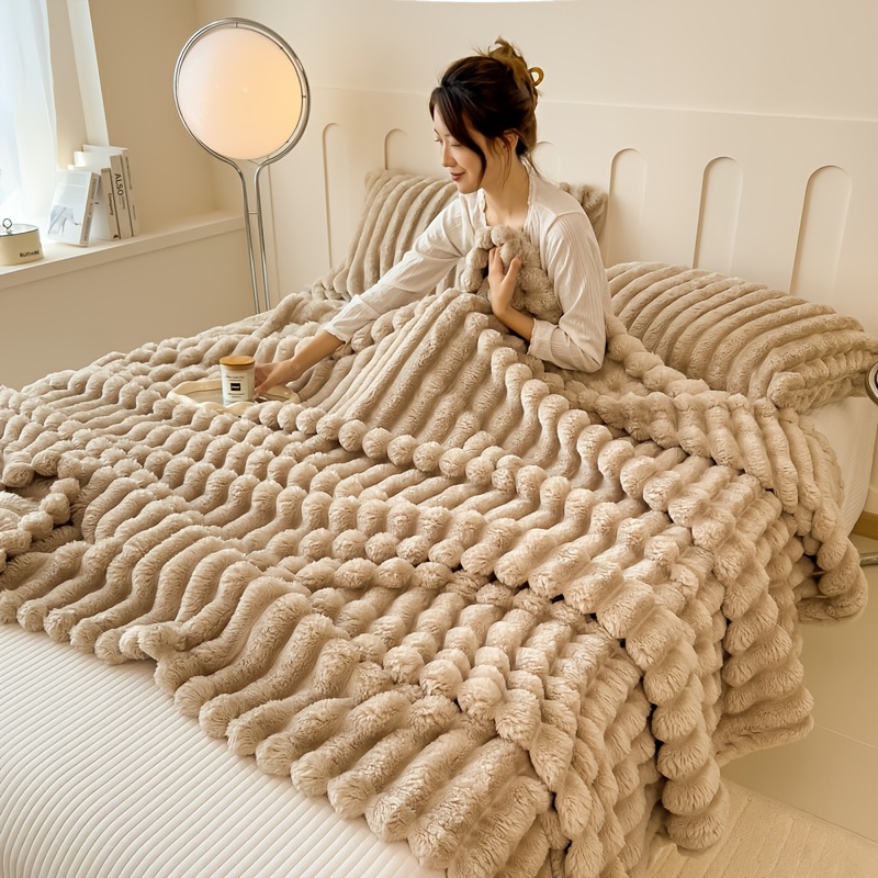 New Traditional Style Rabbit Fleece Quilt, Geometric Pattern, Fantasy Theme, Soft Polyester, Sanded Craftsmanship, Machine Washable, All Seasons, 400-450 g/㎡, Square Gram Weight, Cozy Everyday Home Textile