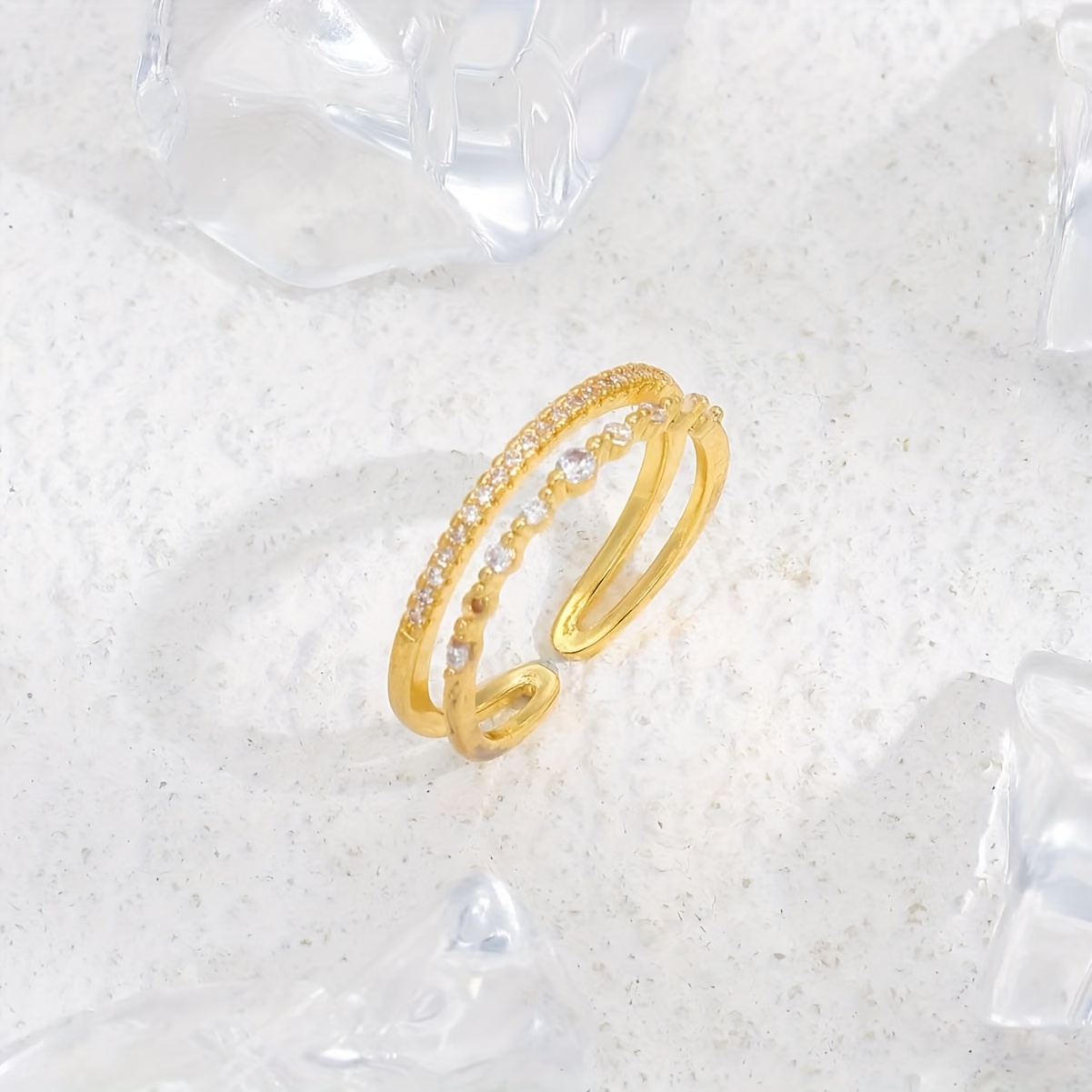 An Elegant Retro-Style Ring Featuring a Round Synthetic Zirconia Set in a Classic Copper Four-Prong Setting, Suitable for All Seasons, And an Ideal Choice for Daily Wear And Gifts