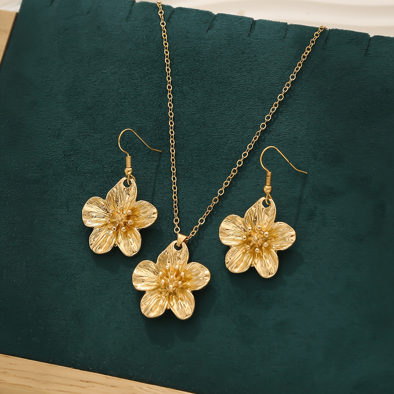 E-shop 2-teiliges Ohrringe-Set + 1-teilige Halskette, Damen-Schmuckset in Blütenform, eleganter einzigartiger Stil, vielseitig für den , geeignet für