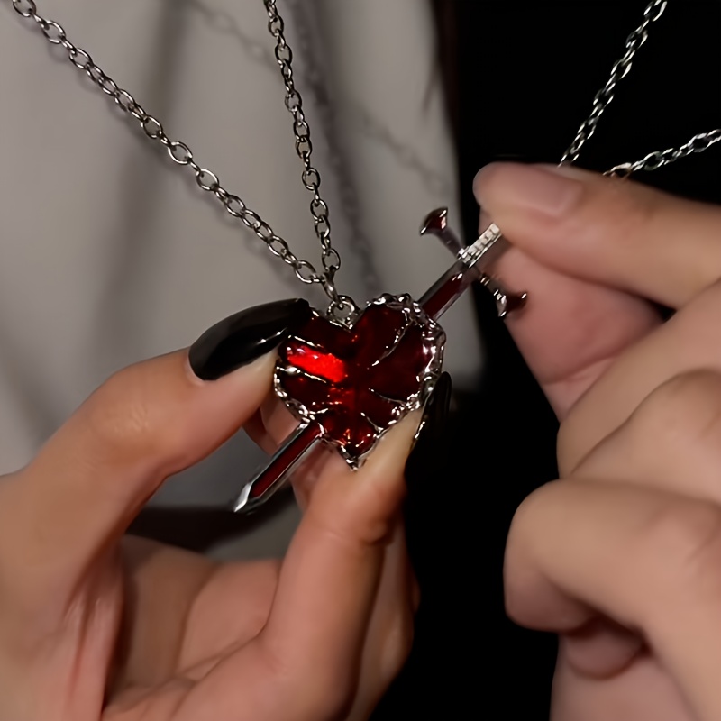 TEMU 【2個セット】トレンドのクールな剣の愛のカップルネックレス、個別の液体ハート型ペンダント鎖骨チェーン、パーティー、バケーション、普段使いのカジュアルに最適、彼氏、彼女へのギフトに