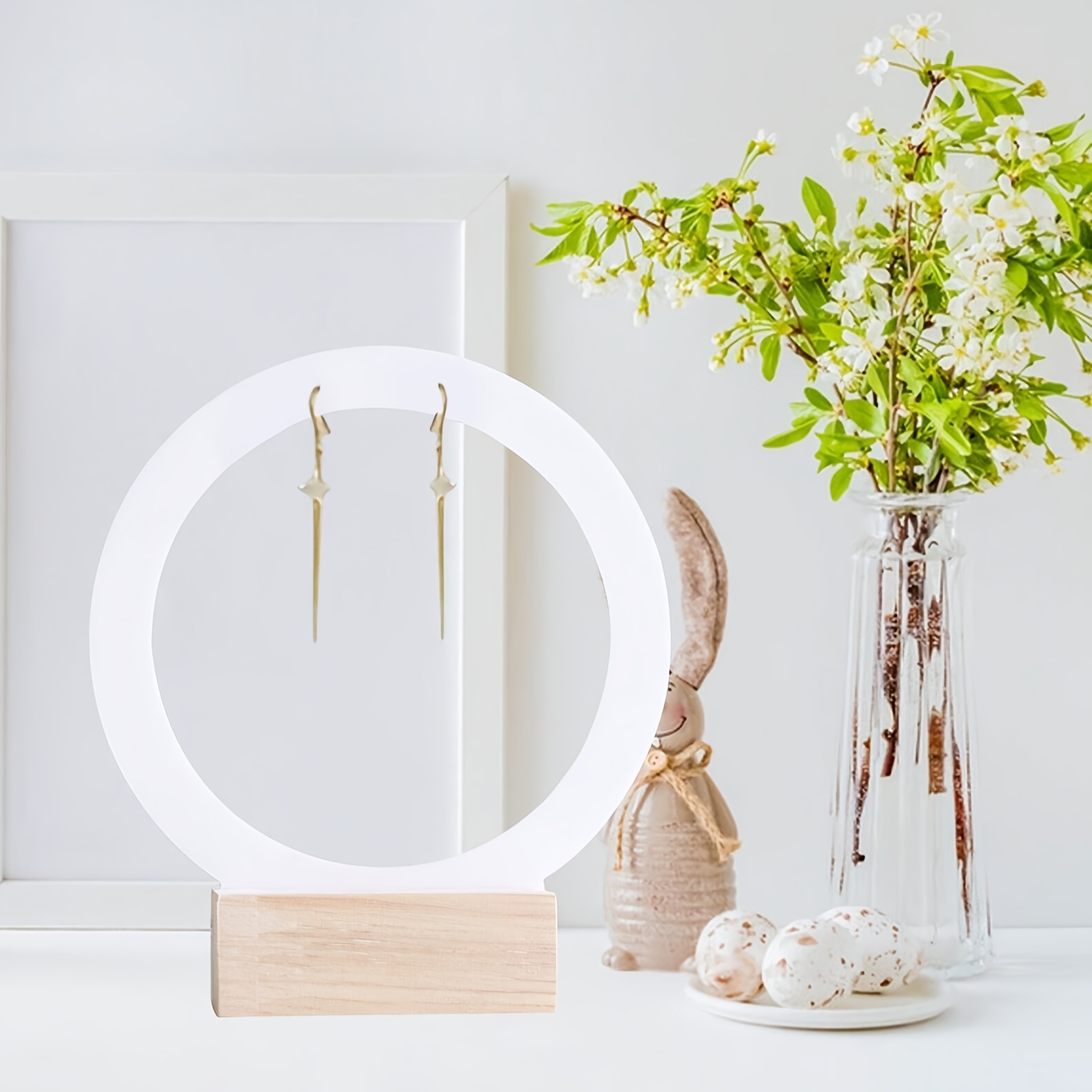 

1pc Minimalist Earring Stand With Wooden Base, Hollow Detail, Ideal For Home Or Store Display