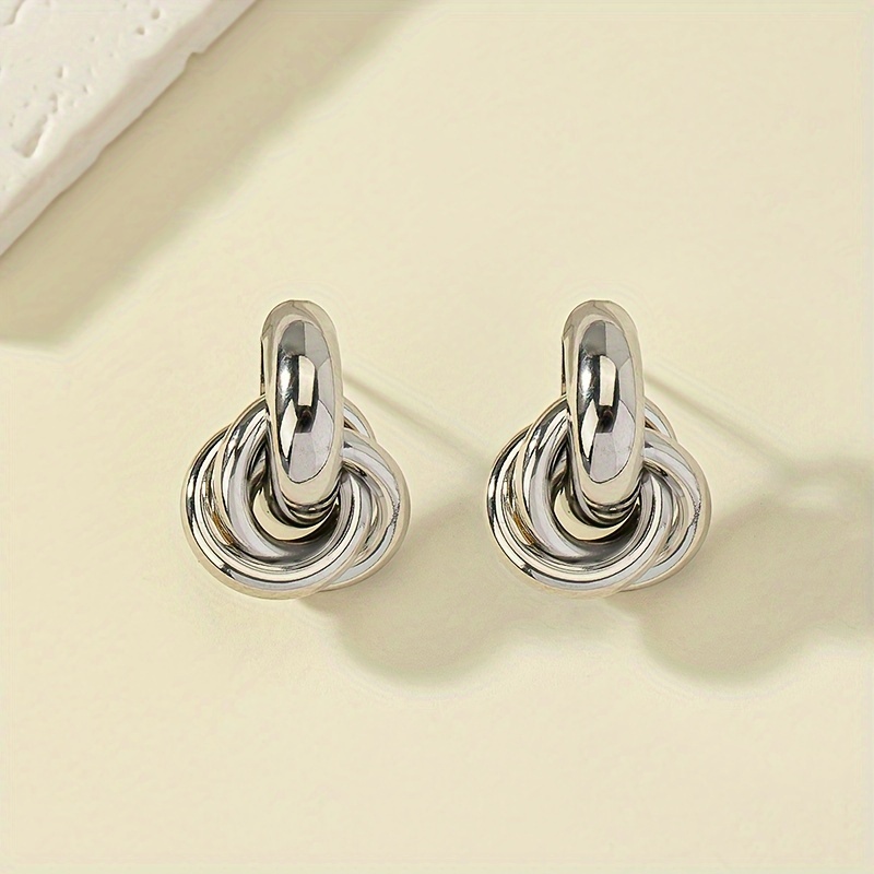 A Pair Of Unique Double-layer Circular Earrings For Women, Featuring A Minimalist And Stylish