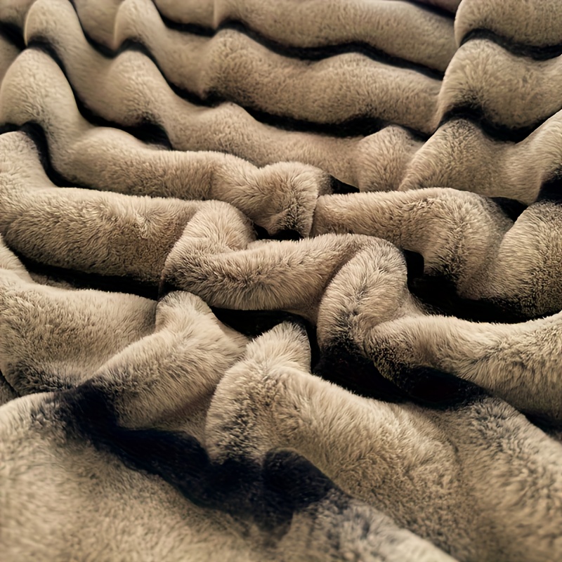Soft and Skin-friendly Faux Rabbit Plush Blanket, a Warm Blanket Suitable for All Four Seasons. Ideal for Use in Bedrooms, on Sofas, in Offices, Dormitories, Camping, and Travel. Machine Washable and Hand Washable