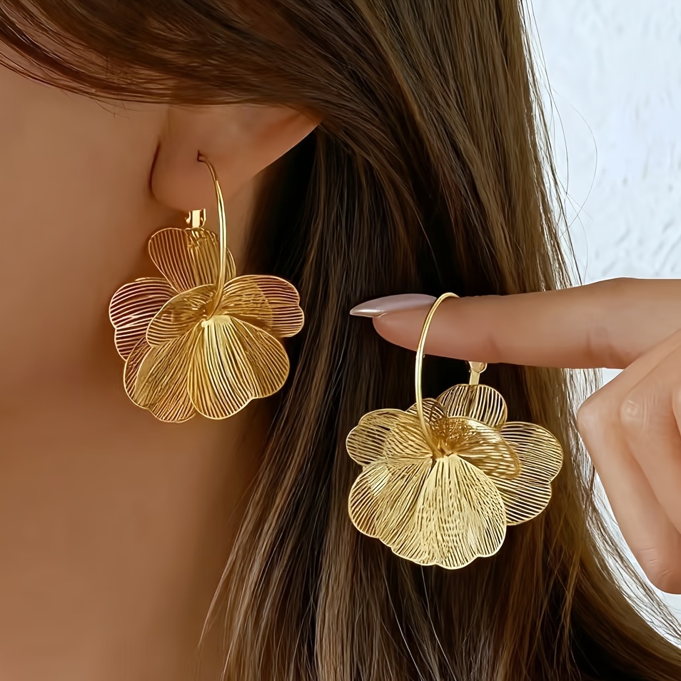 Hollow Floral 18K Golden Plated Copper Earrings — Everyday Elegance