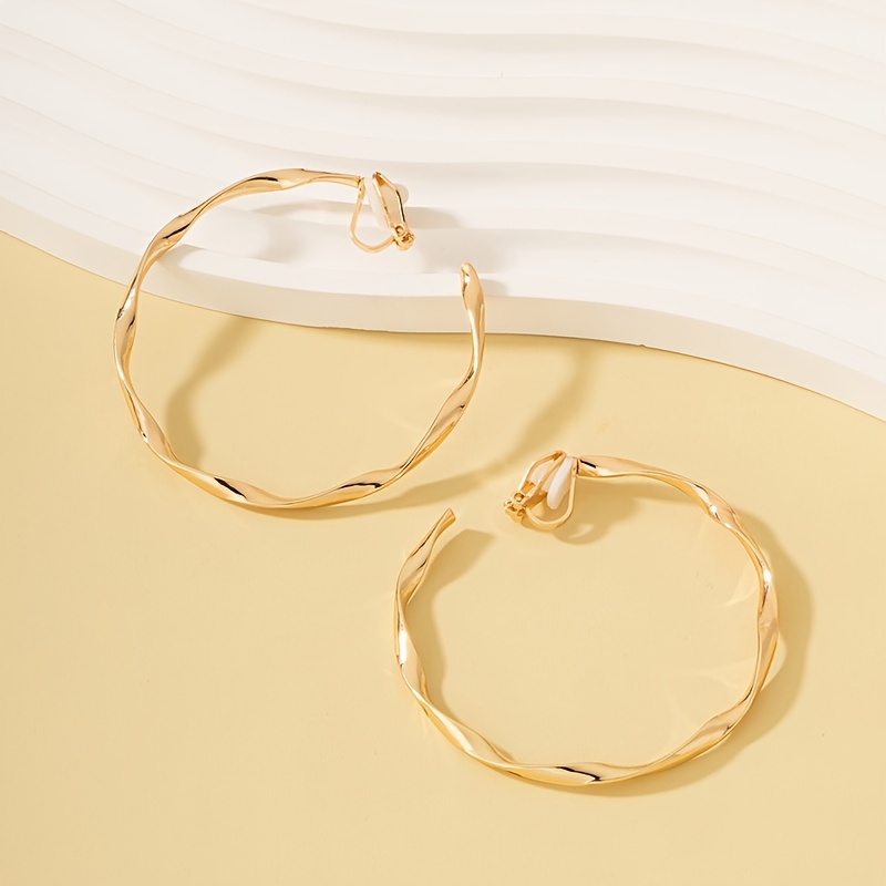 TEMU A Pair Of Women's Fashionable Clip-on Earrings With Geometric Wave Pattern And Circular Hoops
