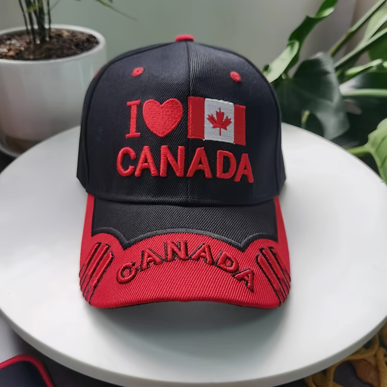 Stylish Spring and Autumn Color-Blocked Baseball Baseball Hat, Dad Hats with Canadian English Maple Leaf Embroidery - Perfect for Daily Wear