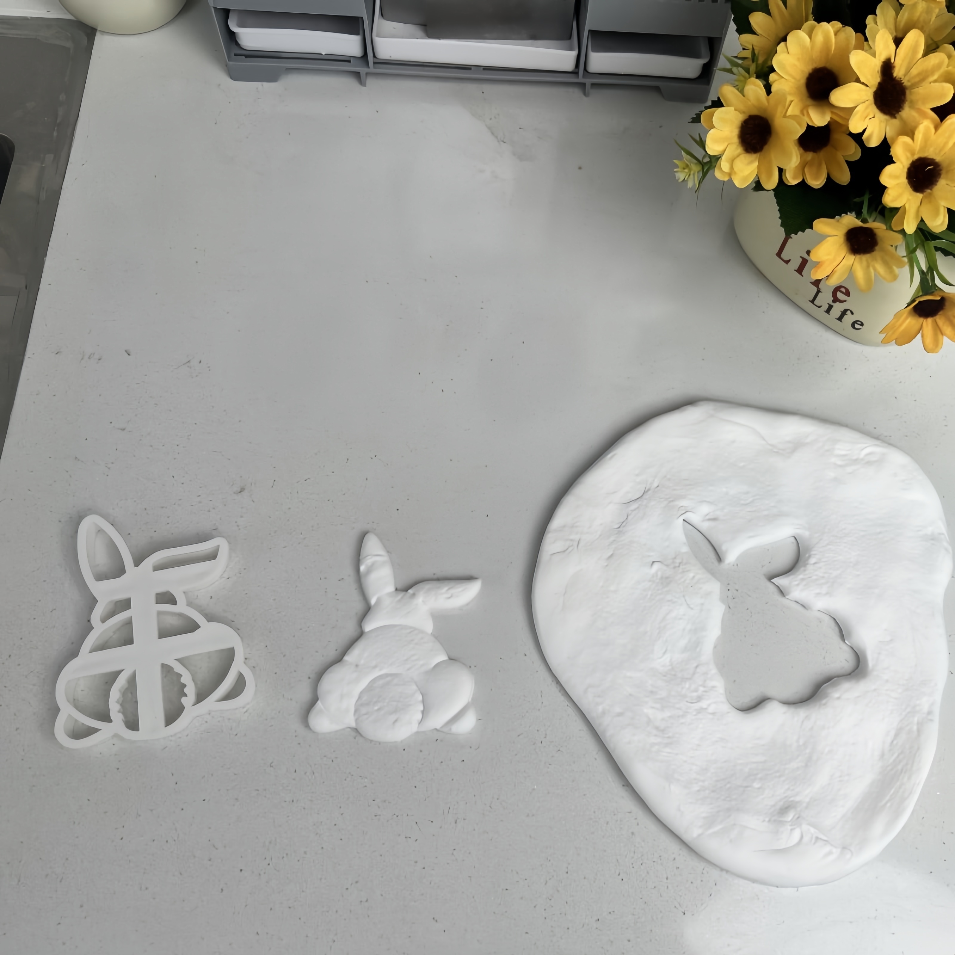 

2pcs, Bunny Rabbit Cookie Cutters, Plastic Cookie Embosser, Pastry Cutter Set, Biscuit Molds, Baking Tools, Kitchen Accessories
