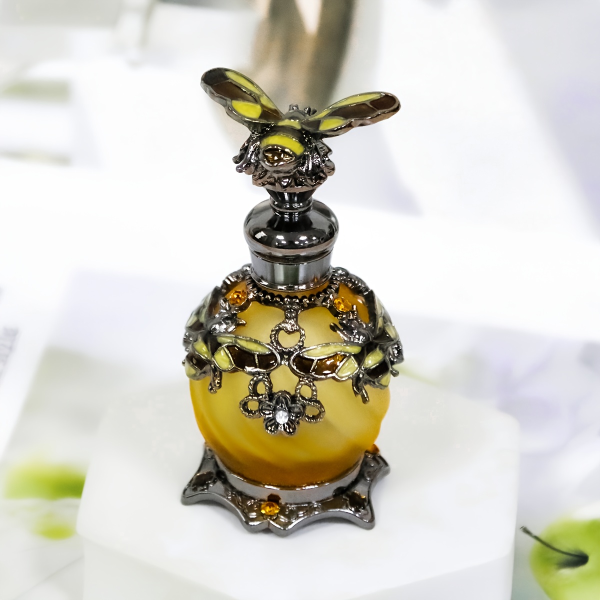 TEMU Un flacon de parfum en verre peint à d'abeille de 15 ml, bouteille décorative pour huile, décoration de commode , cadeau pour femmes, nécessités