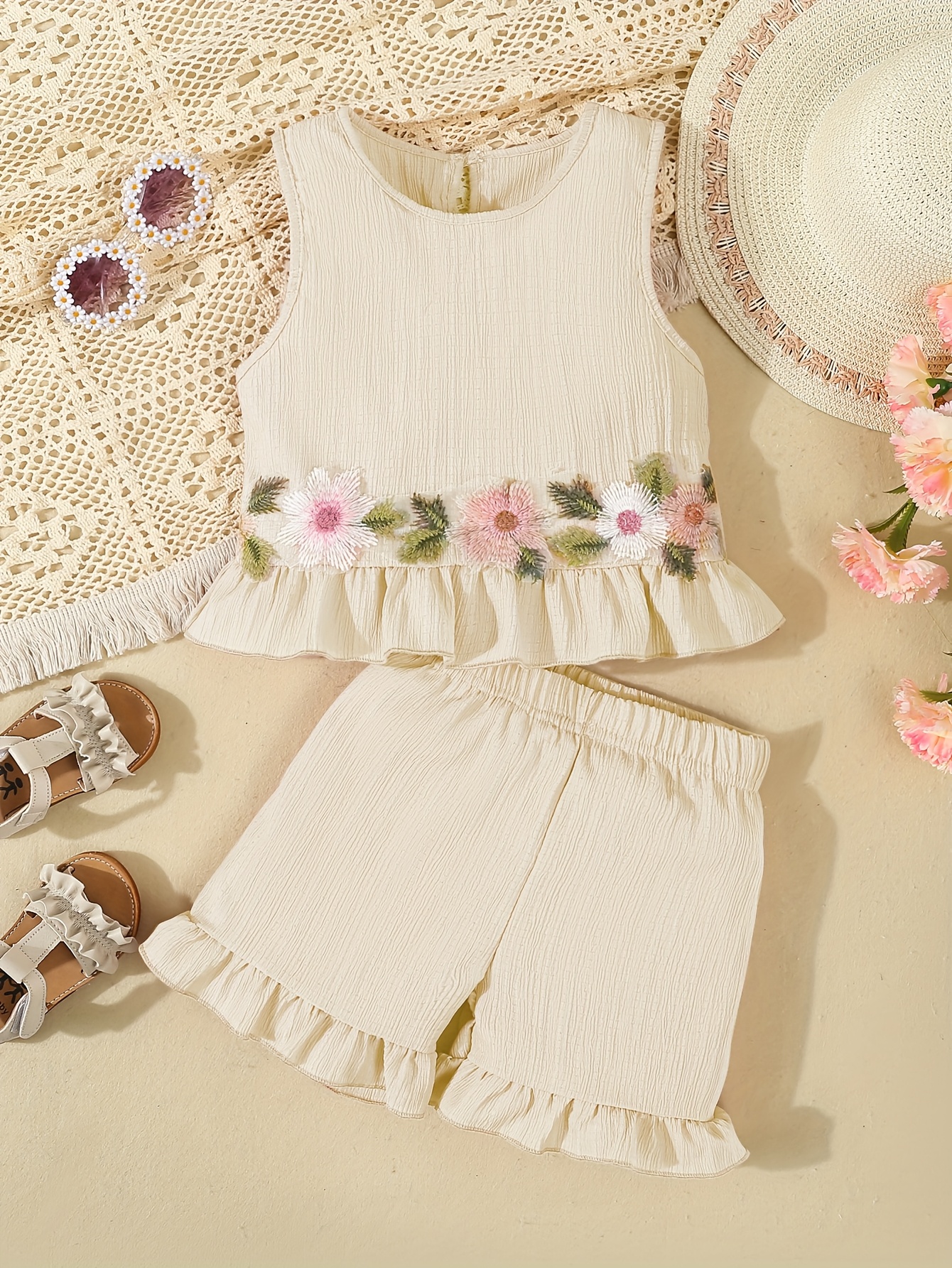     shipment a set little girl fashion flower embroidery sleeveless top shorts set small and medium casual clothes two piece set suitable for outdoor play for outdoor