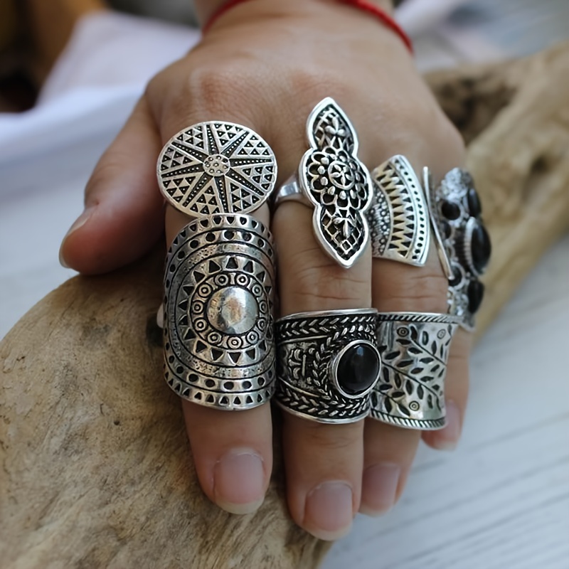 

8 Pieces/set, Fashionable Women's Retro Silver Plated Ring Set, Exquisite Carving, Versatile Mix And Match Design, Perfect For Daily Wear And Special Occasions. Bold Fashion Accessories