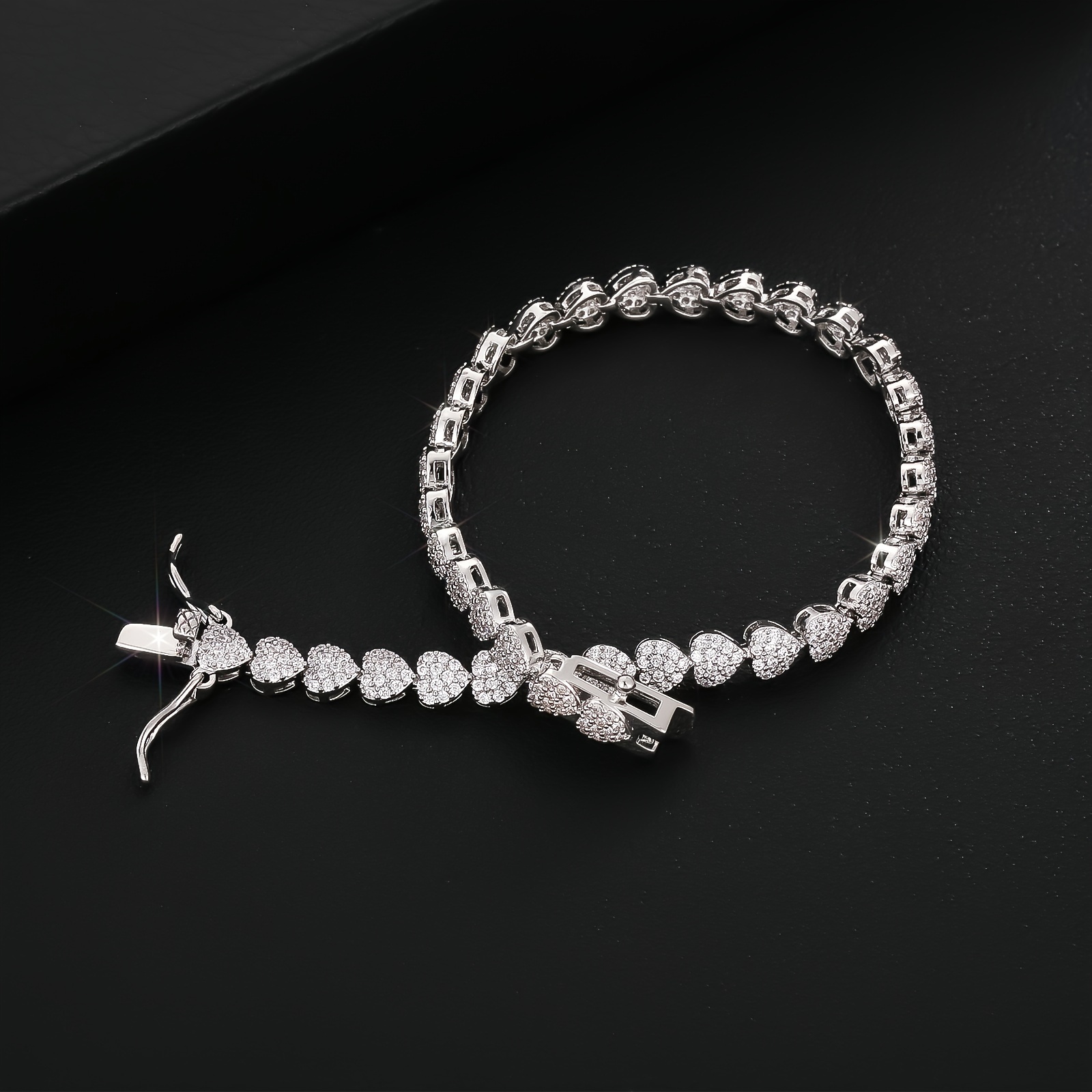 

Heart-shaped Zirconia Bracelet With 1 Piece Of 5mm, Made Of Copper And Zirconia, A Fashionable And Versatile Accessory, Suitable For Both Men And Women, Perfect As A Gift.