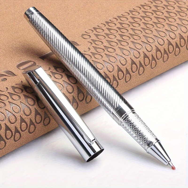 

1 Elegant Full Metal Engraved Pen With Intricate Design + 1 Spare Medium Point Refill - Smooth Writing , Cap, For Touch, Pens For Writing