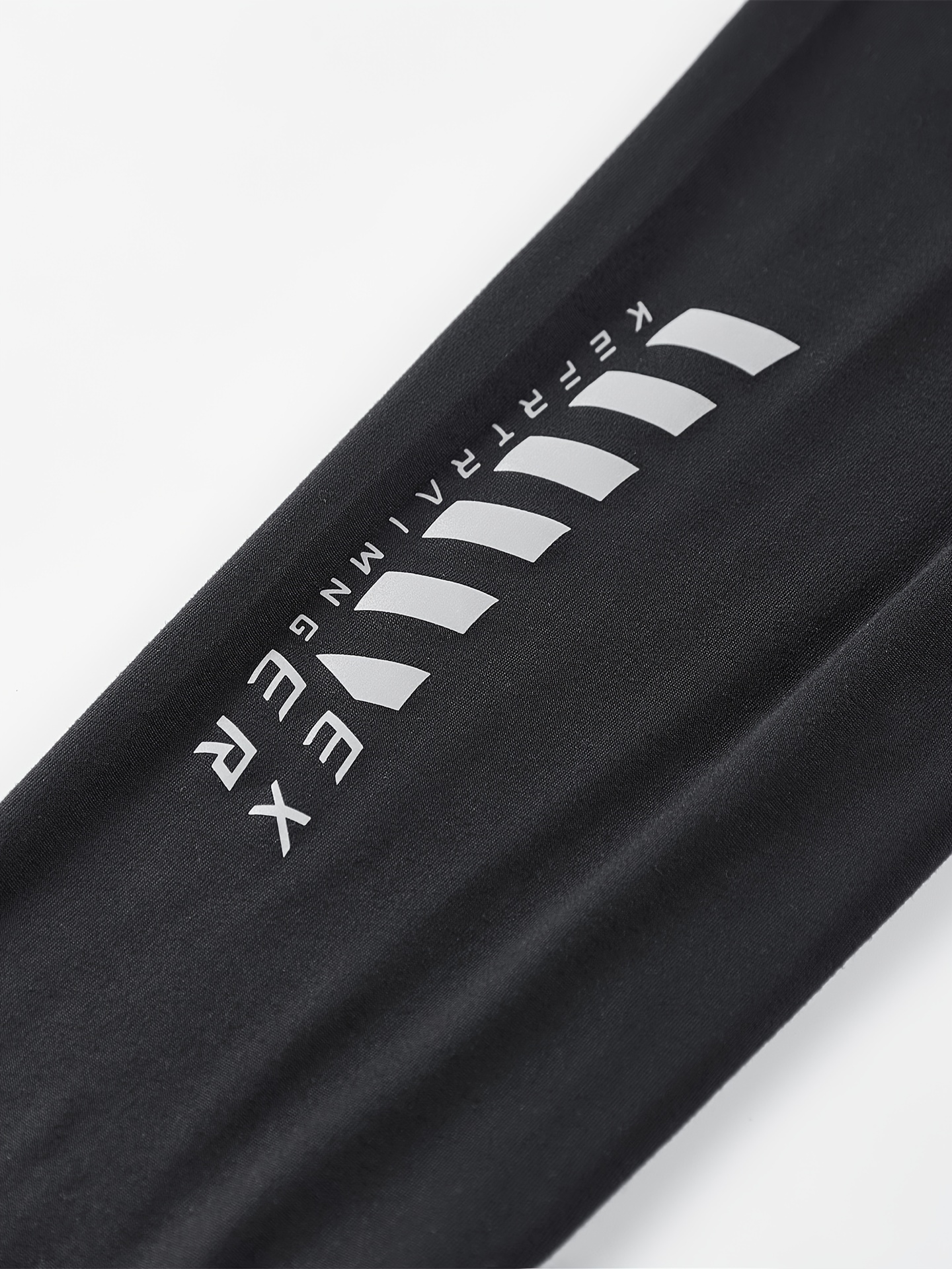 Men'S Casual Sports Long Pants Suitable for All Seasons, Designed to Look Like Two Pieces, Featuring Pockets, a Regular Fit, Elastic Waistband, Quick-Drying And Breathable Fabric, Moisture-Wicking Properties, Ideal for Hiking, Training, Yoga