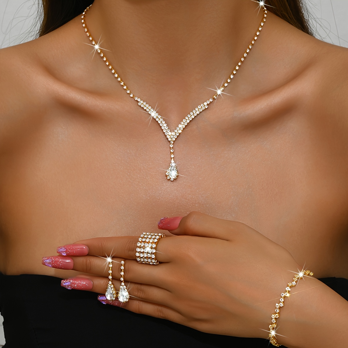 E-shop Modisches, luxuriöses Vier-Teiler-Set aus Halskette, Ohrringen, Armband und Ring, elegant und sexy Temperament Kupfer-Einlegearbeiten mit