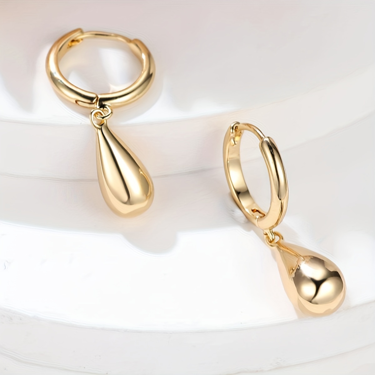 TEMU A Pair Of Copper- Stylish Glossy Water Drop Pendant Earrings, Retro And Simple Ladies' Earrings, A Gift For A Date