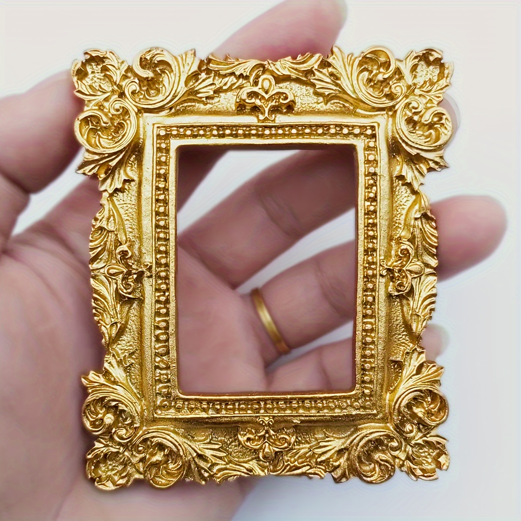 

1pc Golden Resin Photo Frame, Resin Craft, European Retro Style Pattern, Size 3.5*3.0 Inch, For Home Room Living Room Office Decor, Valentine's Day New Year Easter Gift