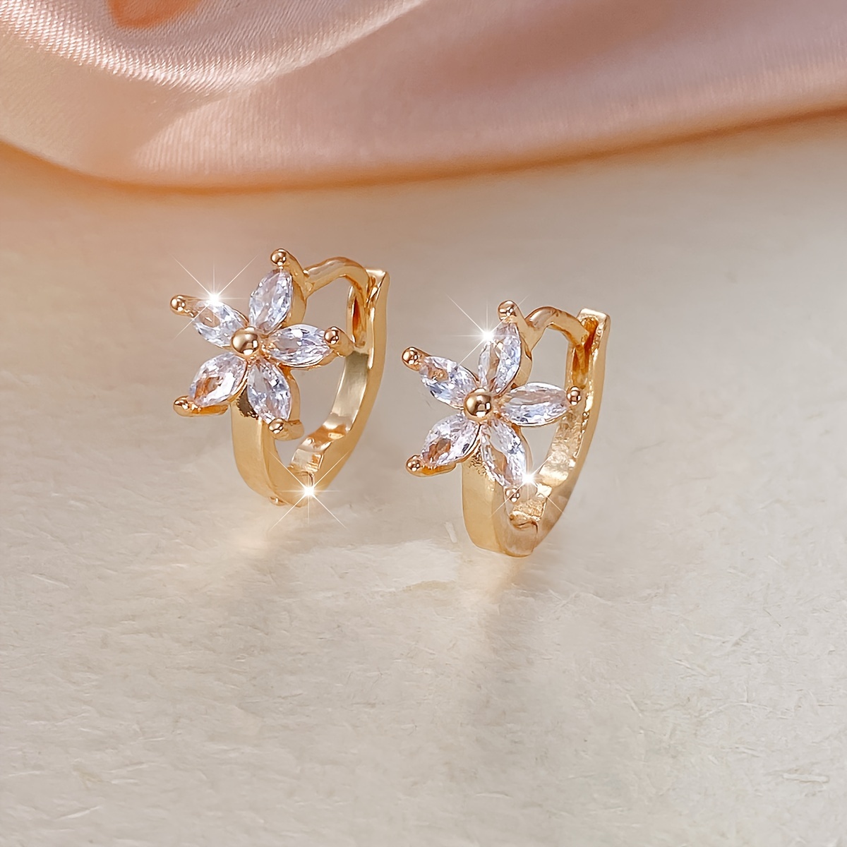 

1 Pair Women' Ear With Zirconia Flower Ear , Women's Exquisite Simple And Design Earrings