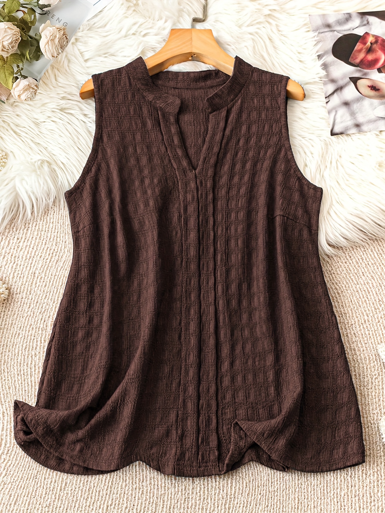 Elegant V-Neck Tank Top for Women, Made of Solid Color Knitted Fabric, Featuring High Elasticity, Suitable for Wearing in All Seasons.