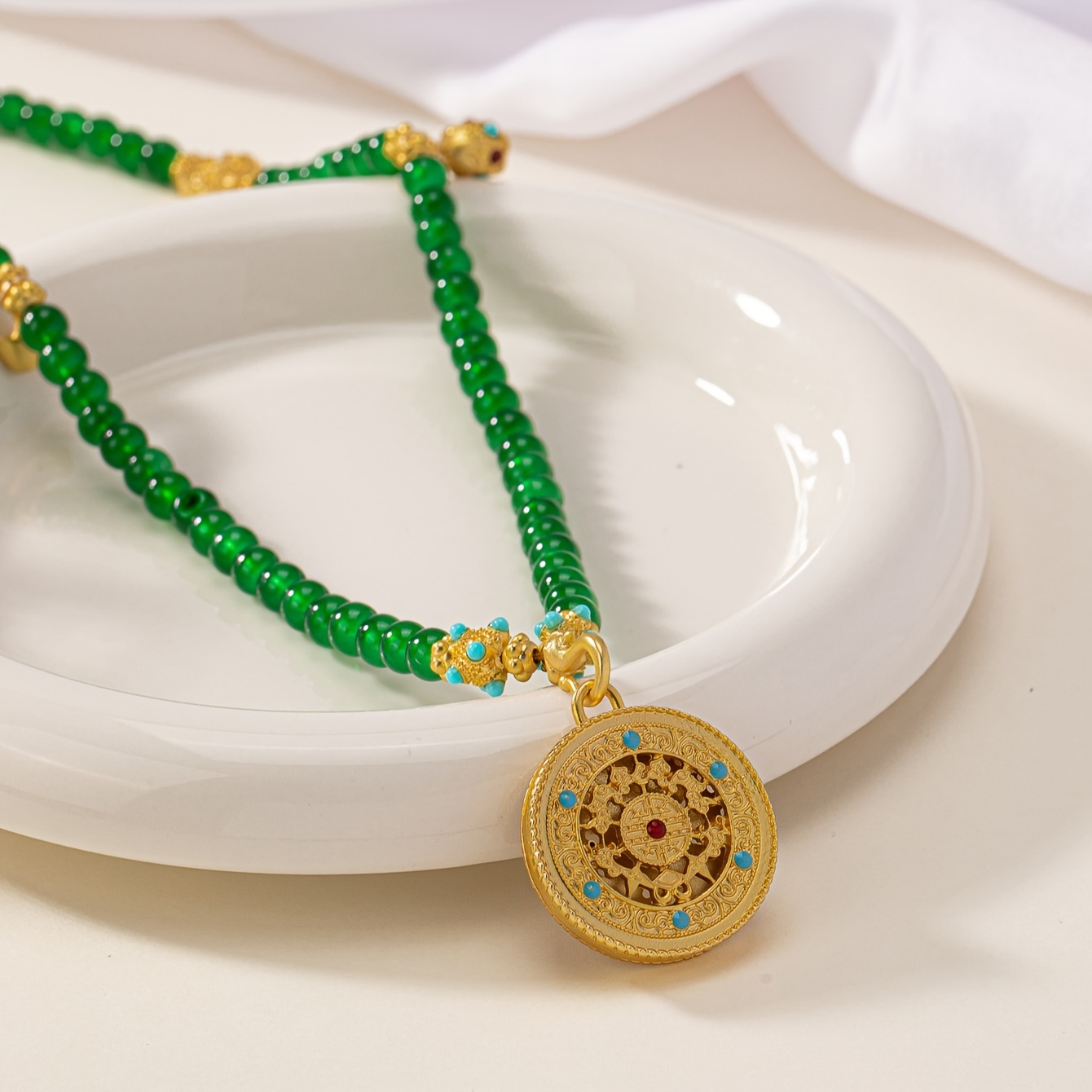 

Vintage-inspired Emerald Green Glass Bead Pendant Necklace - Versatile Fashion Accessory For Daily Wear, Seasonless Design, Without Plating - Dt430