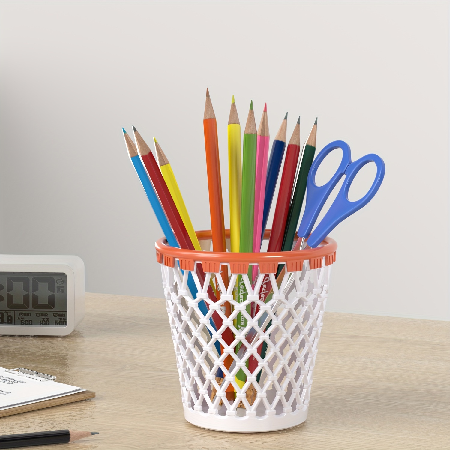 

Porte-Stylo PP de Grande avec Design de Panier de Basket - Organisateur de Bureau Blanc pour Fournitures Scolaires et de Bureau, pour Crayons, et Ciseaux, Fournitures et Accessoires de Bureau