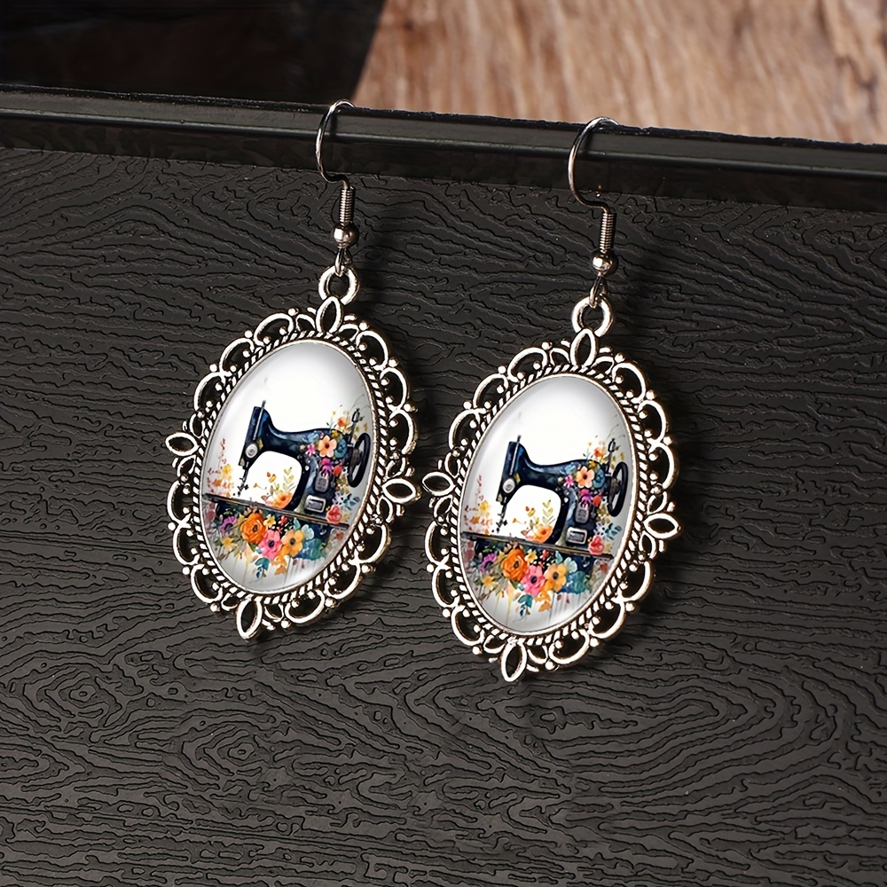 TEMU Une paire de boucles d'oreilles vintage à motif floral de machine à coudre avec des gouttelettes en verre, parfaites comme cadeau pour