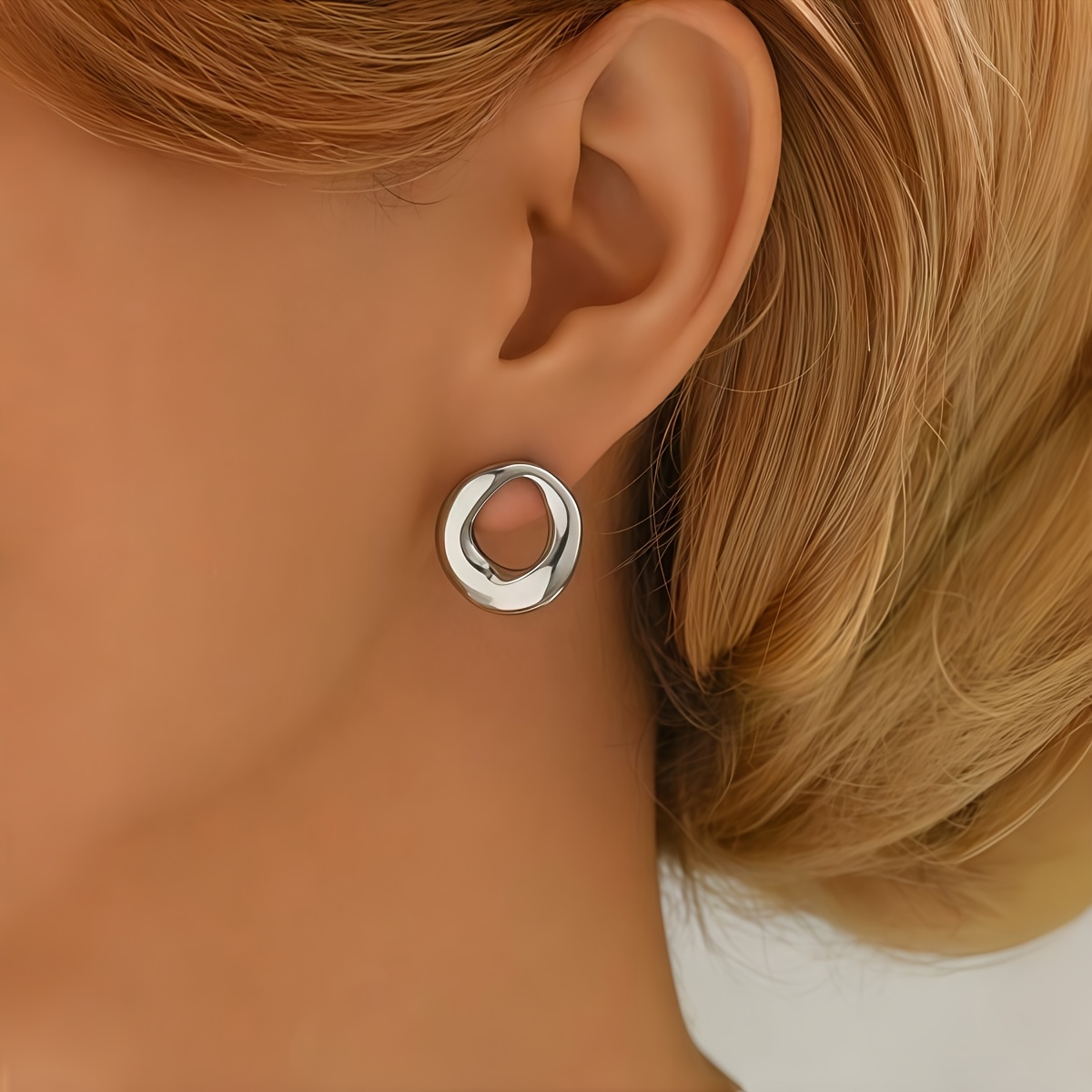 TEMU 1 Fashionable Stainless Steel Hollow Round Earrings For Women, Vintage Style, Versatile And Easy Earrings Suitable For Holidays And Parties