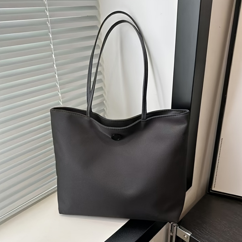 

Sac Fourre-Tout en Nylon Noir pour Femmes, Prêt pour - Design Élégant et Simple, Parfait pour , l'École et l' , avec Bretelles Fixes, Fermeture Éclair, Doublé en Polyester