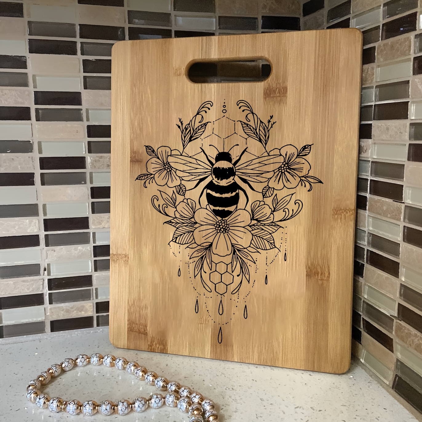 

Bamboo Cutting Board With Bee Totem Design, Laser Engraved Animal Bamboo Chopping Board, Kitchen Home Decor, Creative Gift For Animal Lovers And Friends - Food Safe Contact Surface