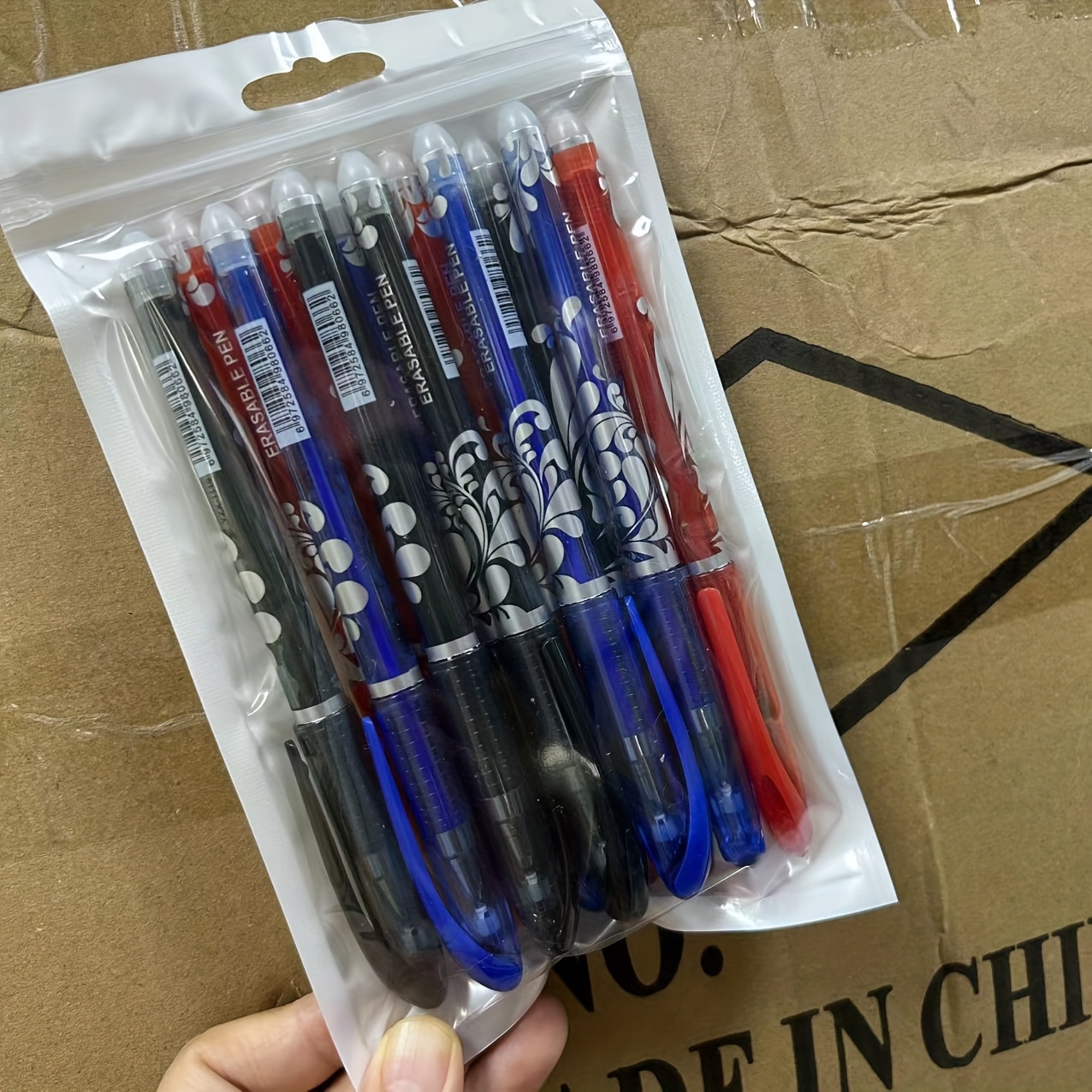TEMU 12 Stylos Gel Effaçables, Pointe 0,5 mm - Noir, Bleu, Vert, Rouge - à la Chaleur, Base , Capuchon à , Porte-Stylo en Plastique pour un Facile et